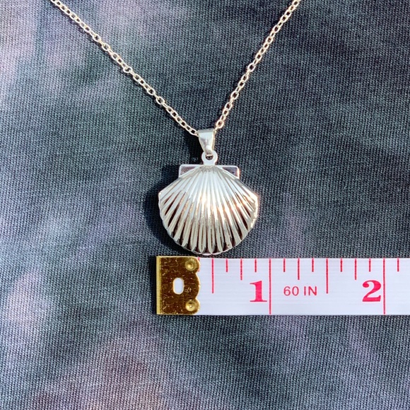 Shell Locket Necklace - Picture 3 of 7